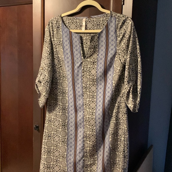 Point Multi Colored ladies dress or shirt ? Depends on you.. cute w/Boots /Med - Picture 1 of 9